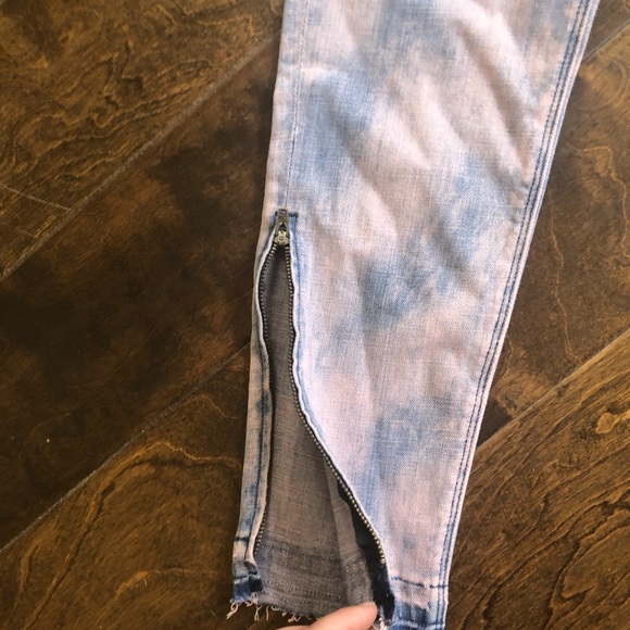 Hudson Skinny Jeans - Picture 5 of 8